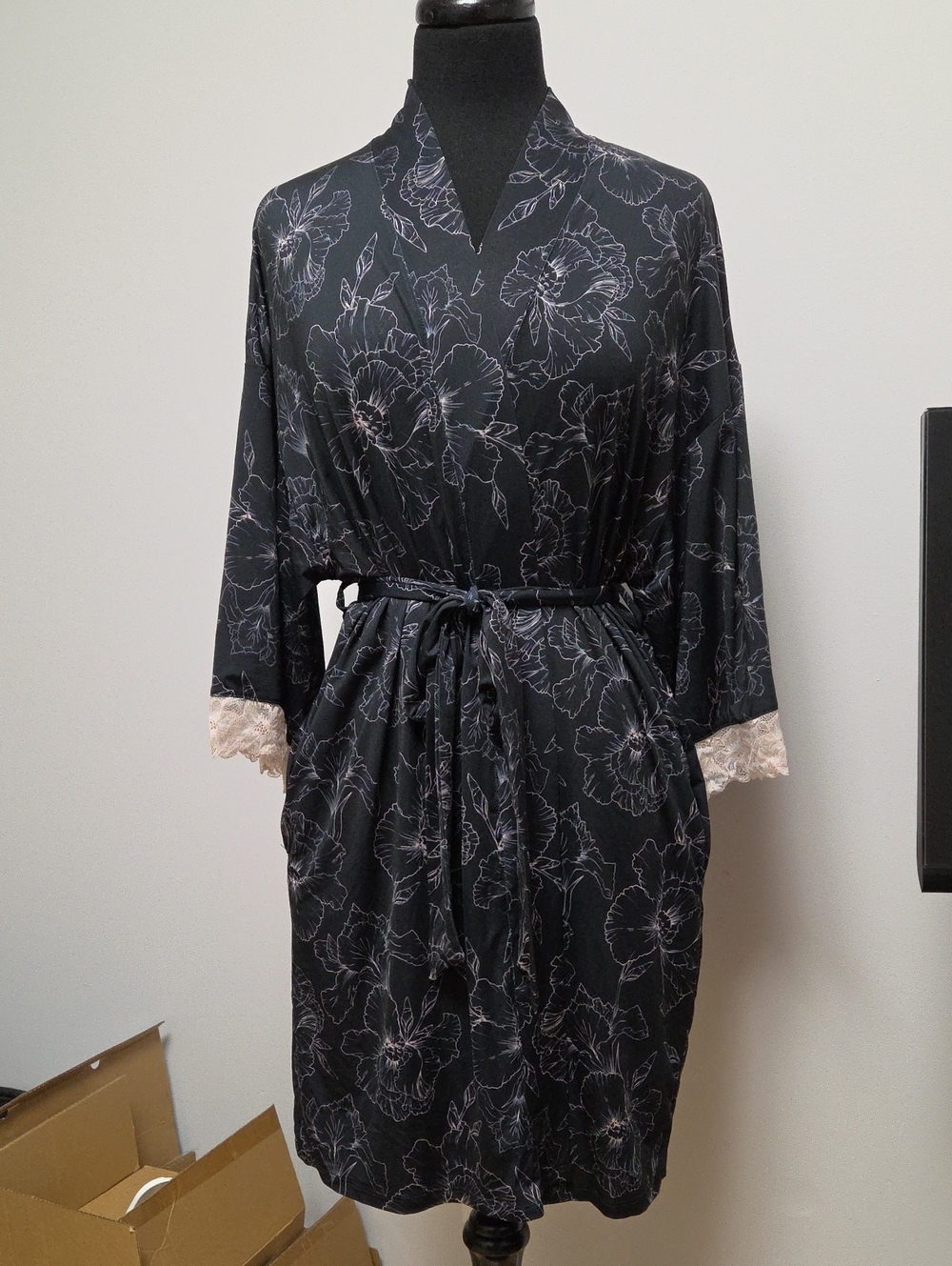 La Vie En Rose kimono robe